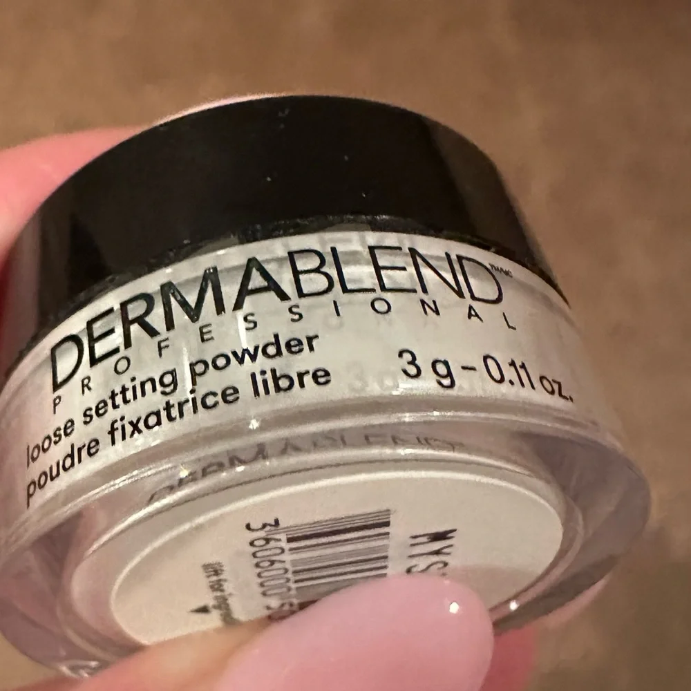 Dermablend Mini Setting Powder - Picture 3 of 3